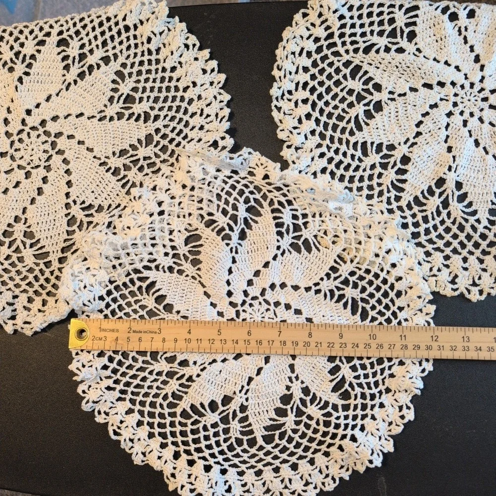 Doilie lot of 4 VTG White Pineapple & Rose Whirl 70's 80's Cottagecore Grandma